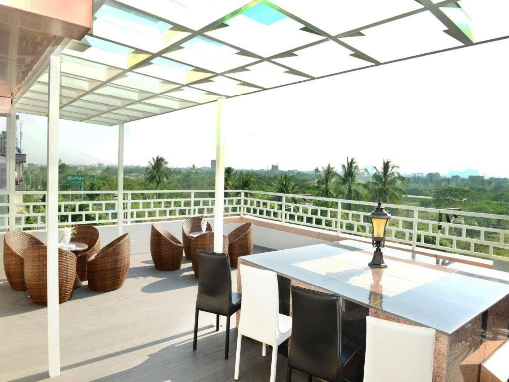 8Day Hotel Yangon Luaran gambar