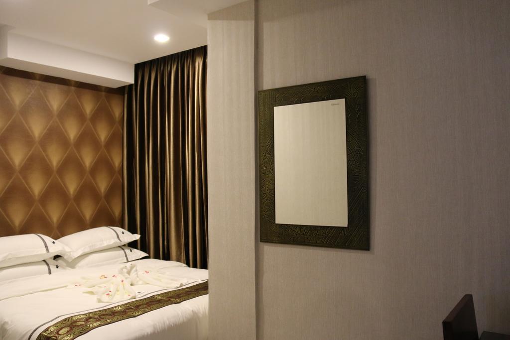 8Day Hotel Yangon Bilik gambar