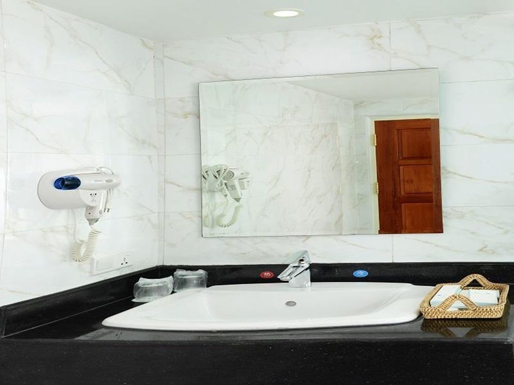 8Day Hotel Yangon Luaran gambar